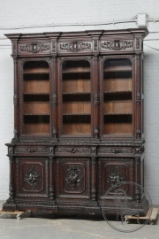 Антикварный резной книжный шкаф в охотничьем стиле код. BE4115453