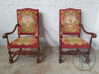 Старинные ореховые кресла (пара) с гобеленовой обивкой код. BE4097559