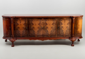 картинка Старинный комод салоне старинных вещей "Шебби" являющийся официальным дистрибьютором в России и Беларуси