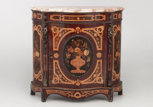 картинка Антикварный комод салоне старинных вещей "Шебби" являющийся официальным дистрибьютором в России и Беларуси