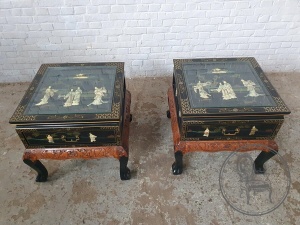 картинка Старинные приставные столики (пара) в восточном стиле с росписью и отделкой из натурального камня салоне старинных вещей "Шебби" являющийся официальным дистрибьютором в России и Беларуси