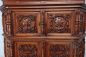 Антикварный ореховый шкаф с резьбой на рыцарскую тему код. BE107679 фото 7