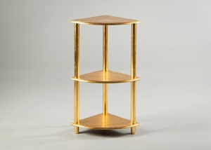 картинка Старинная угловая этажерка, декорированная позолотой салоне старинных вещей "Шебби" являющийся официальным дистрибьютором в России и Беларуси