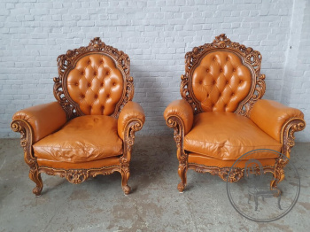 Старинные кресла с флористической сквозной резьбой (2 шт.) код. BE4096780