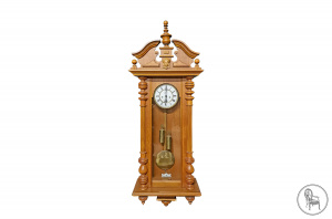 картинка Антикварные настенные часы салоне старинных вещей "Шебби" являющийся официальным дистрибьютором в России и Беларуси