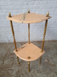 Старинный угловой столик код. BE4096906