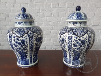 Пара старинных ваз Delft код. BE4097364