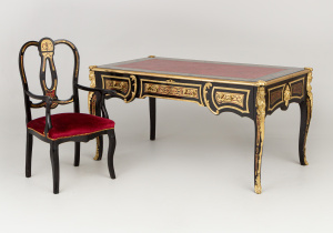 картинка Старинный письменный стол и кресло салоне старинных вещей "Шебби" являющийся официальным дистрибьютором в России и Беларуси