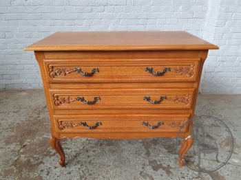 Старинный дубовый комод в стиле Людовика XV код. BE4097325