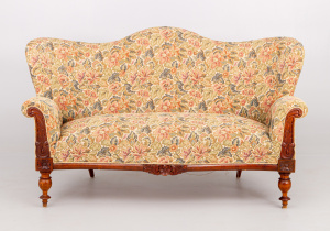 картинка Старинная софа салоне старинных вещей "Шебби" являющийся официальным дистрибьютором в России и Беларуси