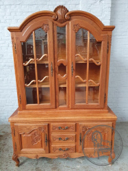 Антикварный дубовый посудный шкаф с флористической резьбой код. BE3259536