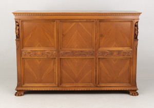 картинка Старинный комод салоне старинных вещей "Шебби" являющийся официальным дистрибьютором в России и Беларуси