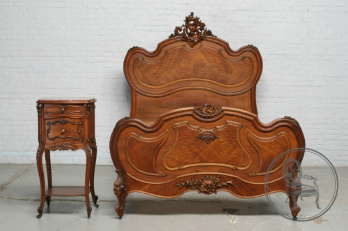 Антикварная кровать и тумбочка код. BE5794