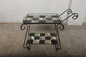 картинка Старинный сервировочный кованый столик салоне старинных вещей "Шебби" являющийся официальным дистрибьютором в России и Беларуси