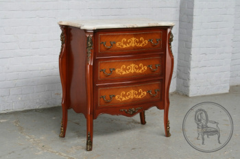 Старинный комод код. BE6686