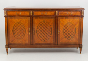 картинка Старинный комод салоне старинных вещей "Шебби" являющийся официальным дистрибьютором в России и Беларуси