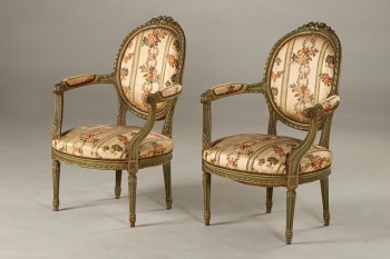 Пара антикварных кресел с ленточной резьбой код. RM4101706