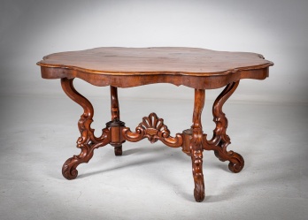 Антикварный стол с фигурной (серпантинной) столешницей и изящным резным подстольем код. RM4165874