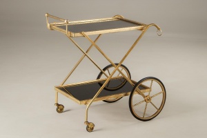 картинка Старинный латунный сервировочный столик салоне старинных вещей "Шебби" являющийся официальным дистрибьютором в России и Беларуси