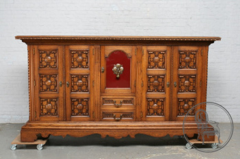 Старинный комод с резным орнаментом код. BE106942