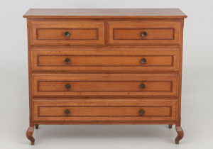 картинка Старинный комод салоне старинных вещей "Шебби" являющийся официальным дистрибьютором в России и Беларуси