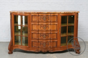 Антикварный дубовый комод с мраморной столешницей, бронзовыми накладками, резьбой и опорами в виде звериных лап код. BE4096801