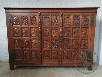 Антикварный дубовый шкаф в готическом стиле код. BE4097670