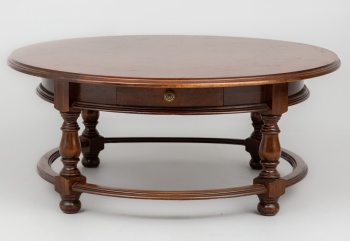 Старинный круглый столик из красного дерева код. RM4101459