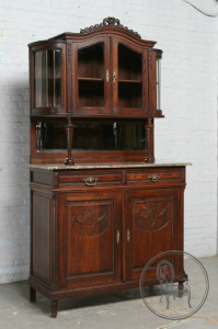 картинка Антикварный буфет салоне старинных вещей "Шебби" являющийся официальным дистрибьютором в России и Беларуси