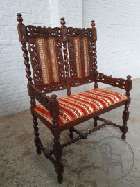 Антикварная скамья с точеными деталями и резьбой в виде растительного орнамента код. BE107501
