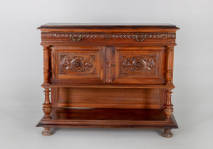 картинка Антикварный комод салоне старинных вещей "Шебби" являющийся официальным дистрибьютором в России и Беларуси