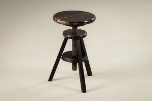 картинка Старинный стульчик для фортепиано салоне старинных вещей "Шебби" являющийся официальным дистрибьютором в России и Беларуси