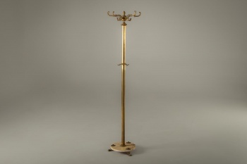 Старинная латунная вешалка с мраморным основанием код. RM4101565