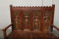 Антикварная дубовая скамейка в готическом стиле с изображением мужских и женских фигур код. BE107528 фото 1