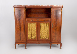 картинка Антикварный посудный шкаф салоне старинных вещей "Шебби" являющийся официальным дистрибьютором в России и Беларуси