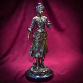 Антикварная статуэтка из бронзы на мраморном постаменте код. BL107/3