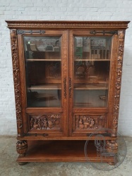 Антикварная резная витрина в стиле Брейгель код. BE4097235