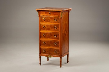 Старинный комод на высоких резных ножках код. RM4101618