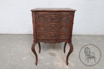 Антикварный комод из дуба с резьбой в стиле рококо код. BE107355