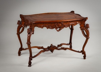 Антикварный стол с искусной резьбой столешницы, царги и проножки код.&nbsp;RM4144471
