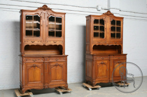 картинка Антикварные буфеты (2 шт.) салоне старинных вещей "Шебби" являющийся официальным дистрибьютором в России и Беларуси