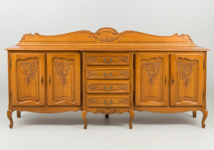 картинка Старинный комод салоне старинных вещей "Шебби" являющийся официальным дистрибьютором в России и Беларуси