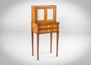 картинка Антикварное бюро-секретер с маркетри салоне старинных вещей "Шебби" являющийся официальным дистрибьютором в России и Беларуси