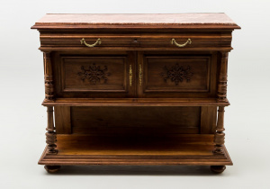 картинка Антикварный комод салоне старинных вещей "Шебби" являющийся официальным дистрибьютором в России и Беларуси