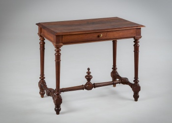 Антикварный французский письменный стол из красного дерева код. RM4154686