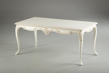 Старинный журнальный столик с изящной резьбой код.&nbsp;RM4116082