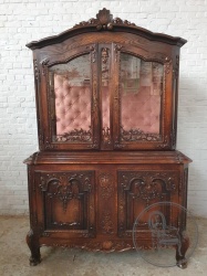 Антикварная дубовая витрина с резной короной код. BE4096967