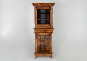 картинка Антикварный поставец салоне старинных вещей "Шебби" являющийся официальным дистрибьютором в России и Беларуси