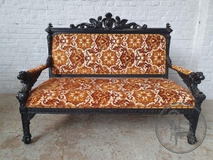 картинка Антикварная скамья из красного дерева салоне старинных вещей "Шебби" являющийся официальным дистрибьютором в России и Беларуси