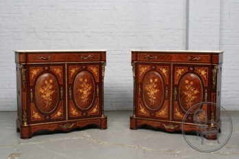 Старинные комоды (пара) из палисандра с мраморной столешницей, инкрустированные в технике маркетри и декорированные бронзовыми барельефами код. BE4096899